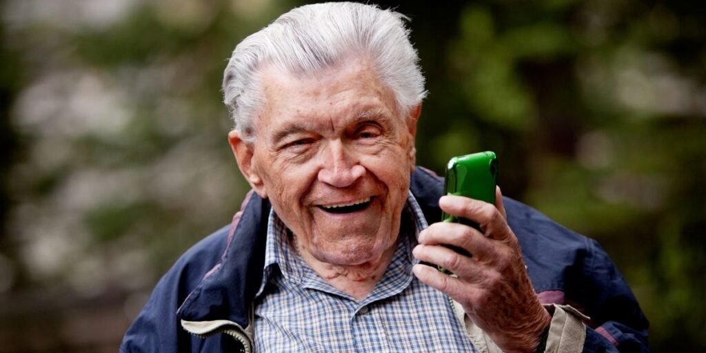 movil para mayores - feliz